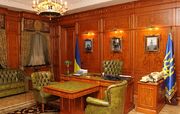 Файл:180px-Янукович кабинет 1.jpg
