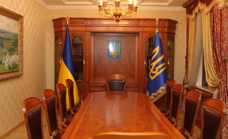 Файл:750px-Янукович кабинет 4.jpg